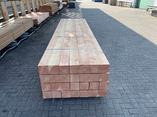 7x Douglas Balken Fijnbezaagd, 150x150mm, lengte 400cm